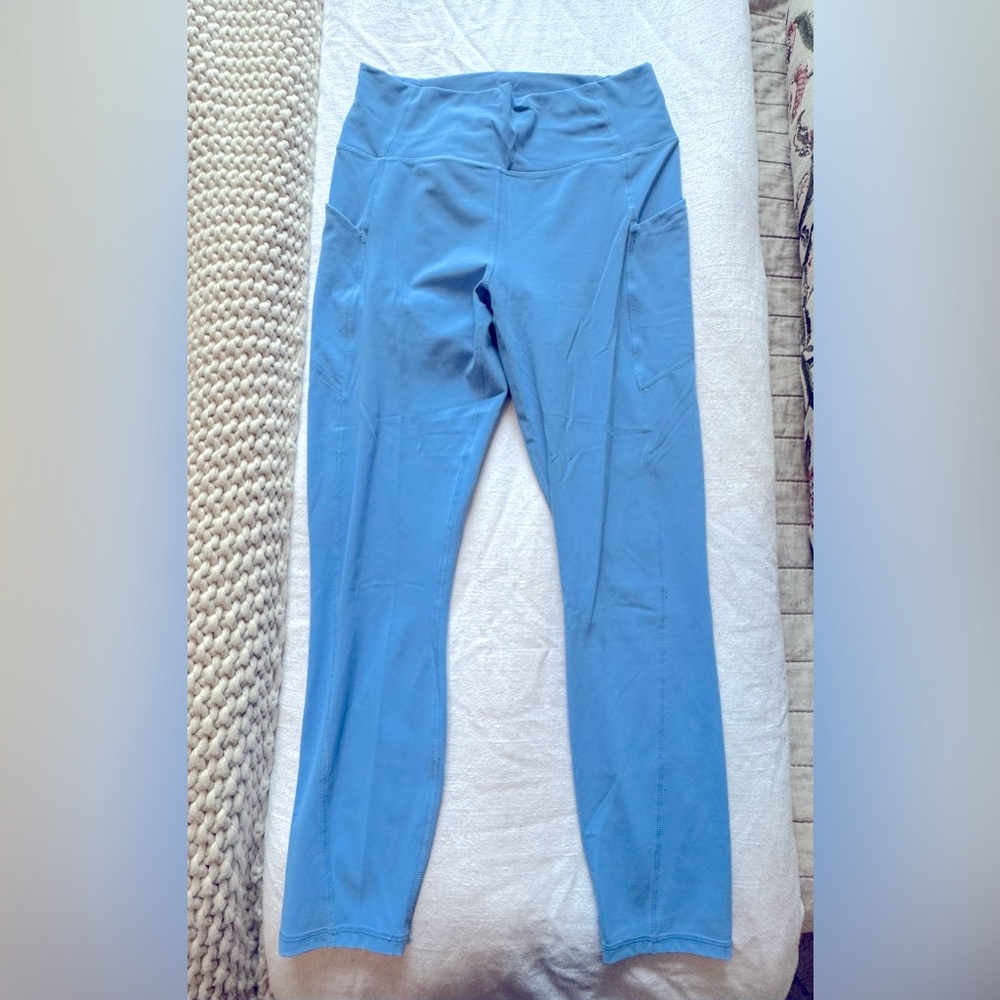 EUC Fabletics PureLuxe leggings with pockets. Size M.